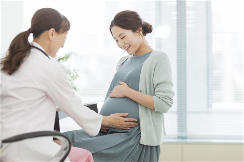 妊婦検診　女性