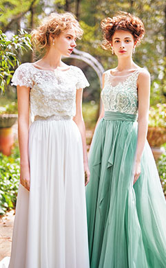 ウェディングドレスを着た女性